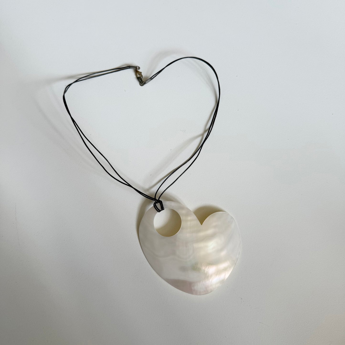 Vintage Y2K mother of pearl choker necklace