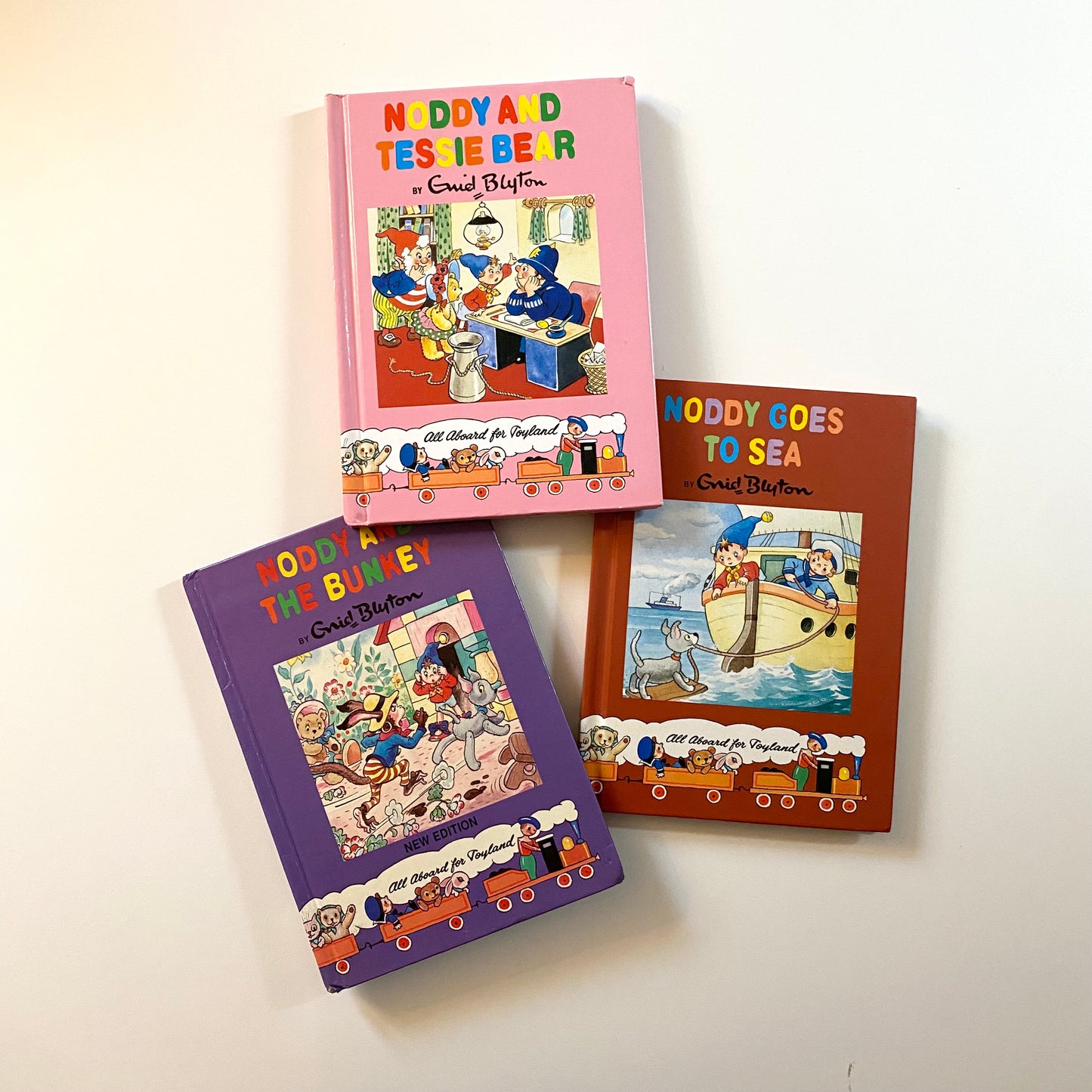 Vintage 1999’ set or 3 noddy Enid Blyton books.