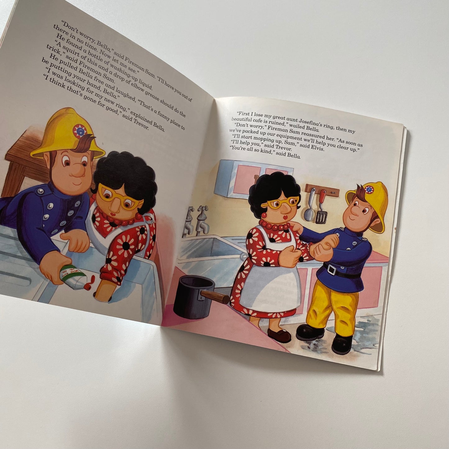 Vintage 1990 fireman Sam paperback book