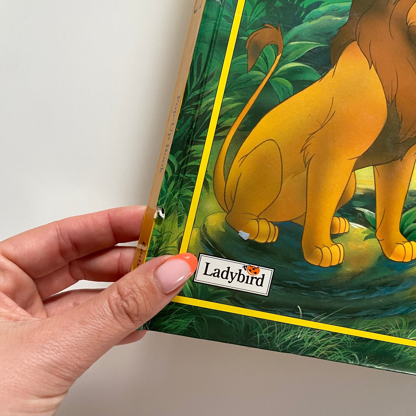 Vintage 1994 Disney pop book. As shown