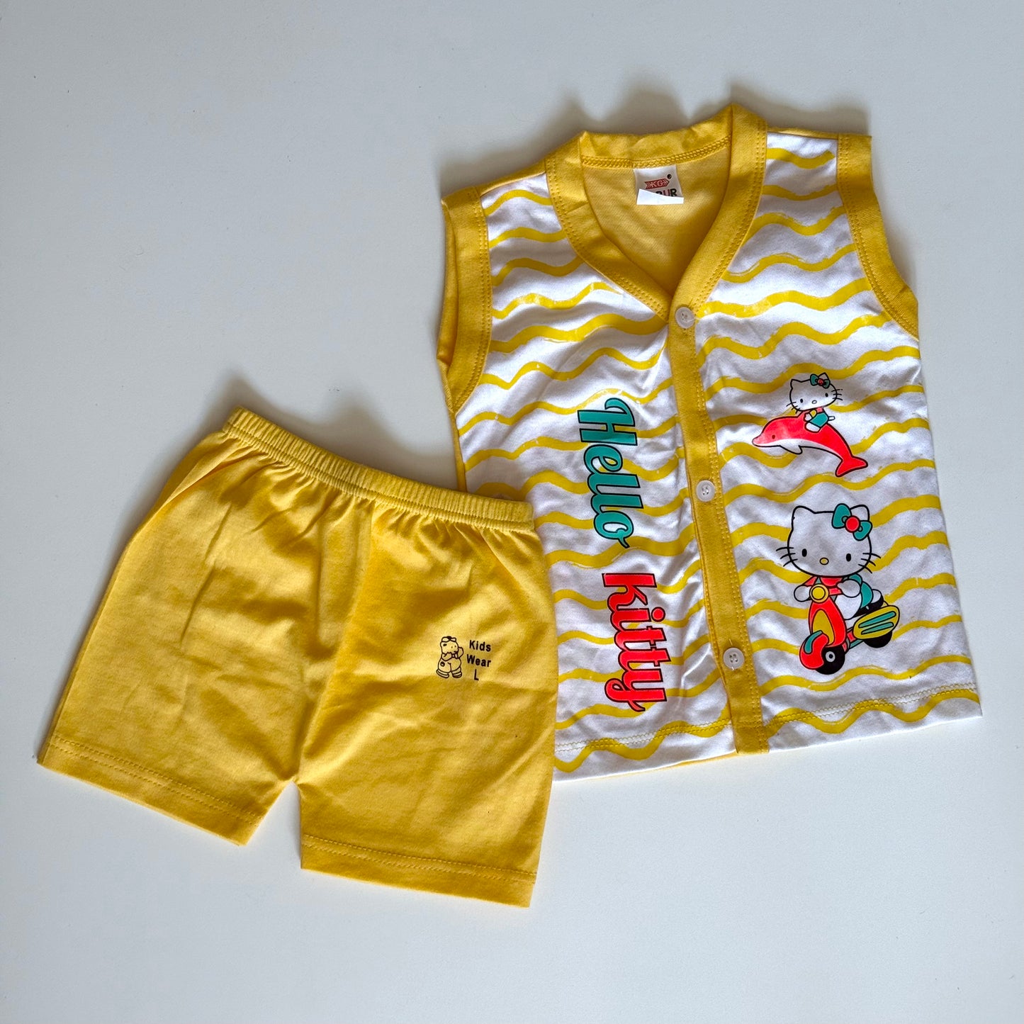 Hello kitty set. 18-2 years ( approx!)