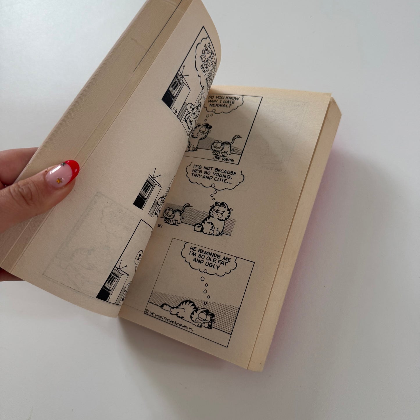 Vintage 1994 Garfield book. Thick in size