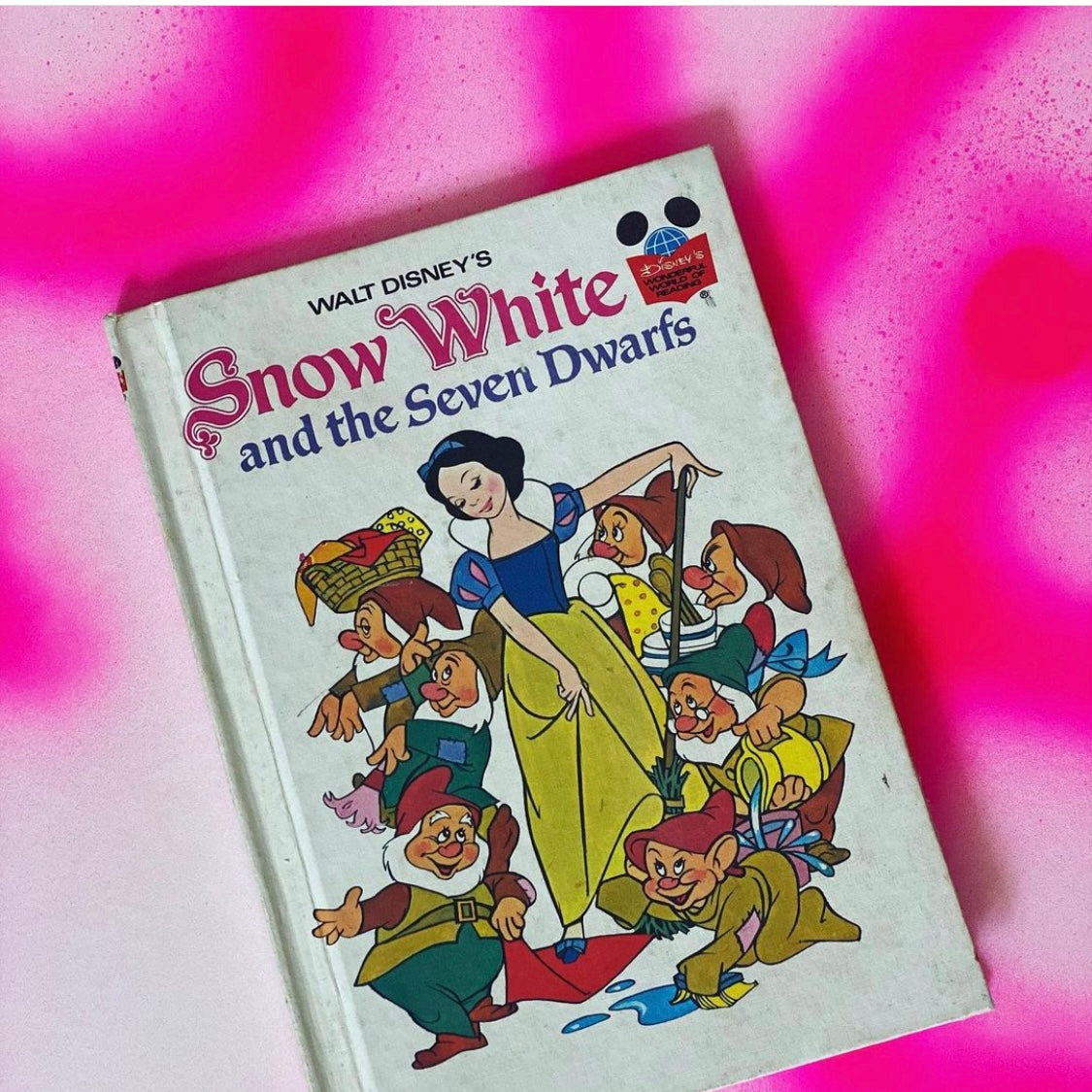 Vintage 1973 Snow White hardback book