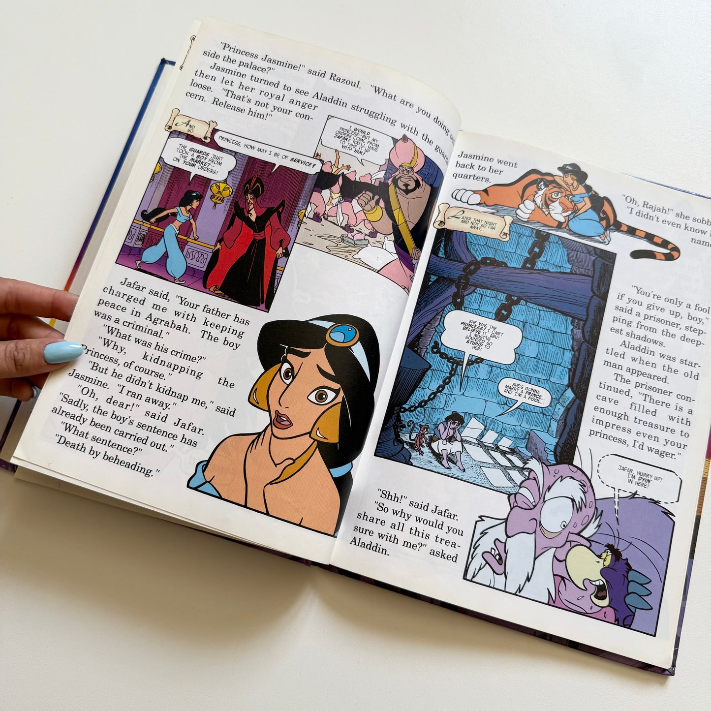 Vintage 1993 Aladdin annual. Has some drawings