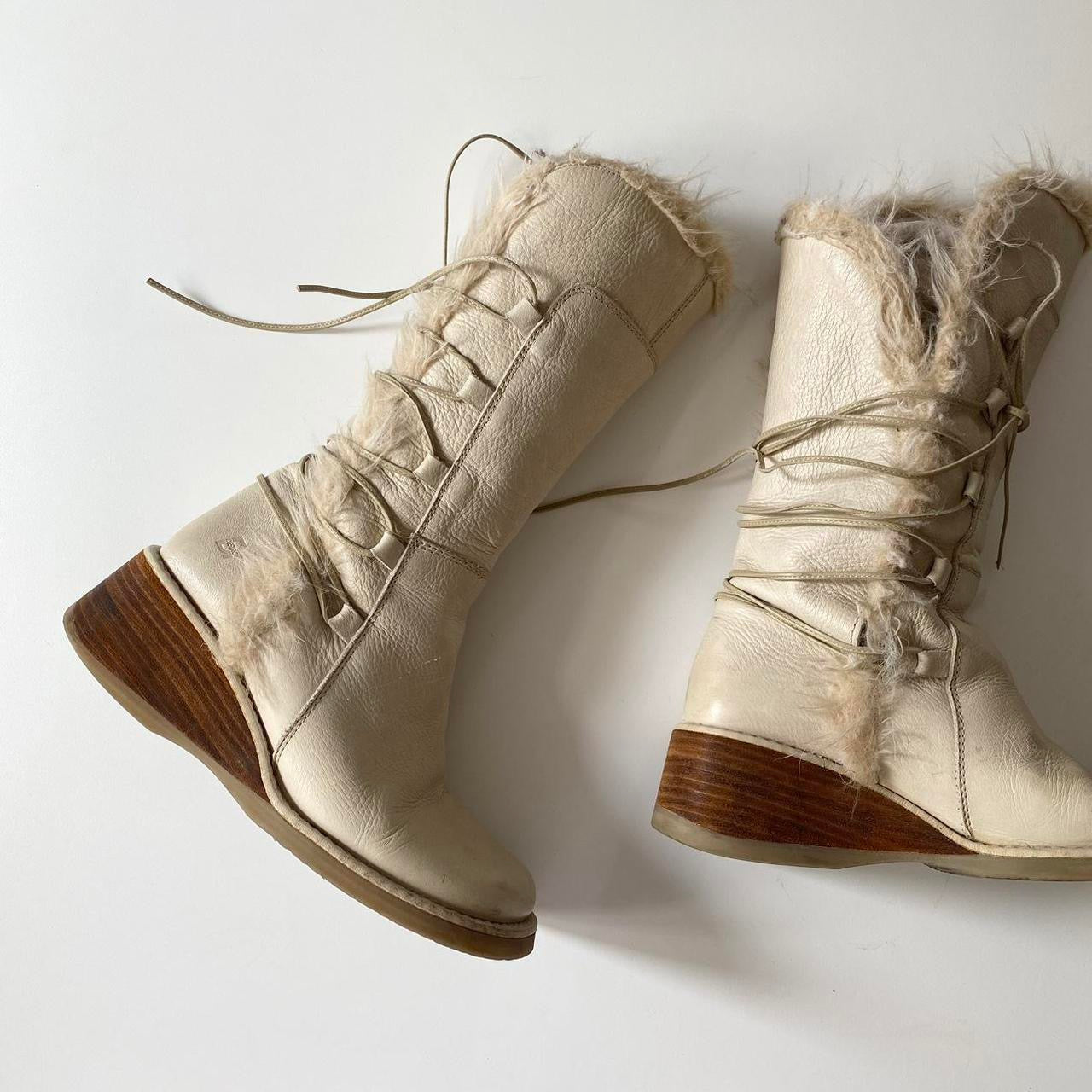 Vintage cream leather fur destroy boots. Size 37/4.