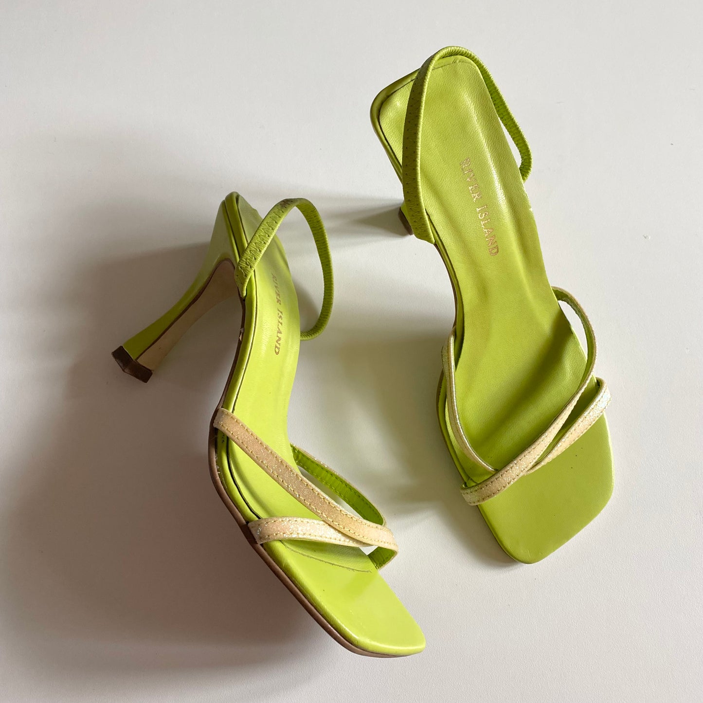 Vintage y2k lime green strappy river island heels
Size 4