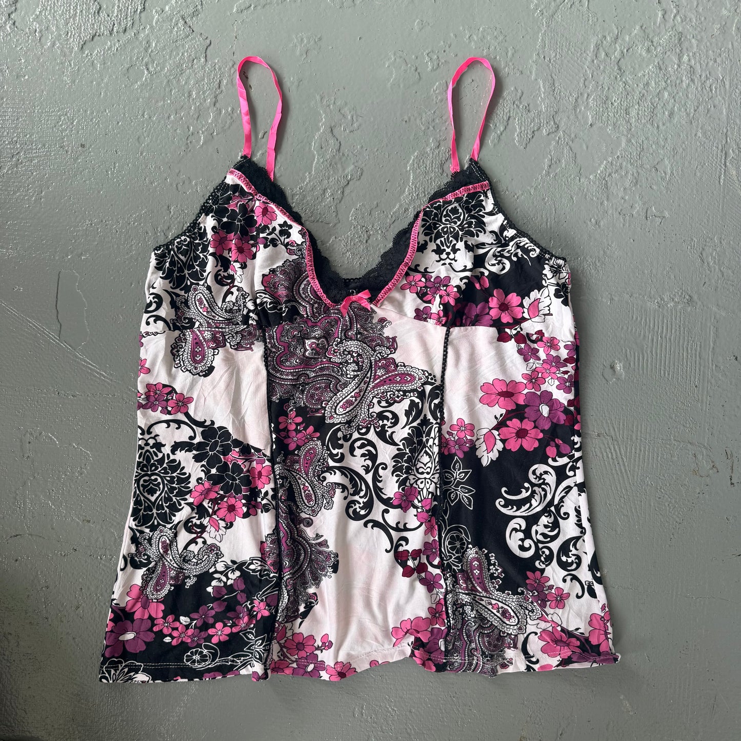 Vintage Y2K pink and black ‘studio’ cami vest. Size imo 12-14.