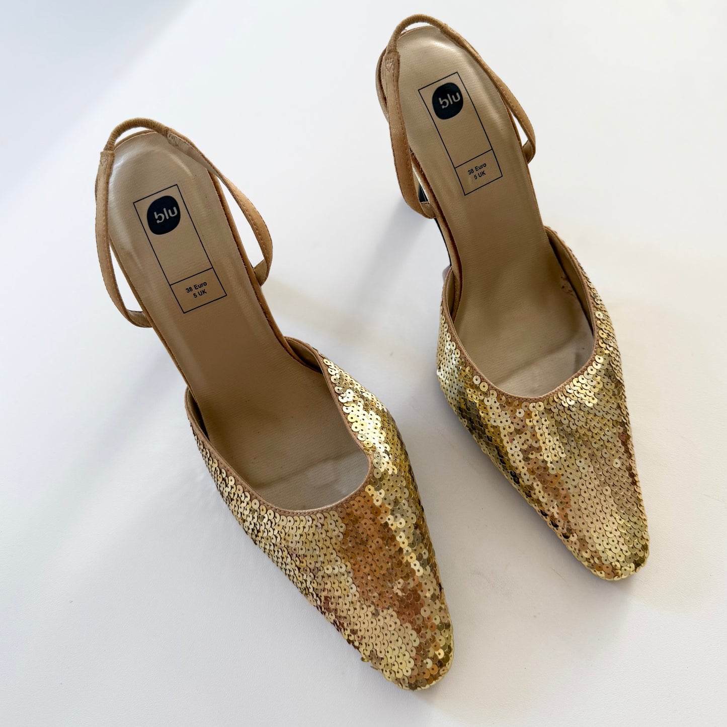 Vintage blu gold sequin pointed kitten heels. Size UK5