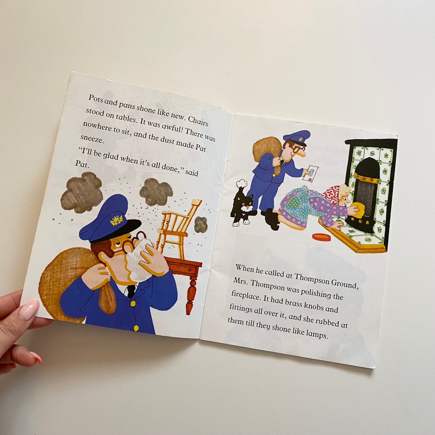 Vintage 1998 postman Pat paper back book.