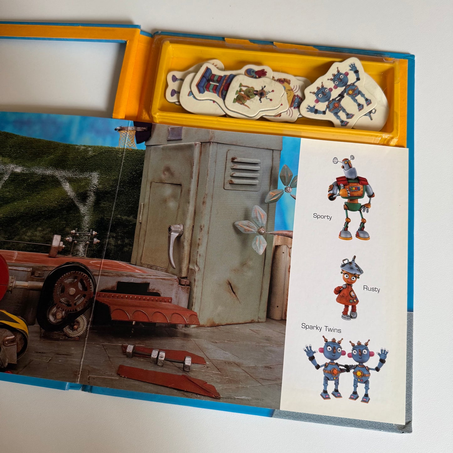Vintage 2003 CBeebies little robots magnet book