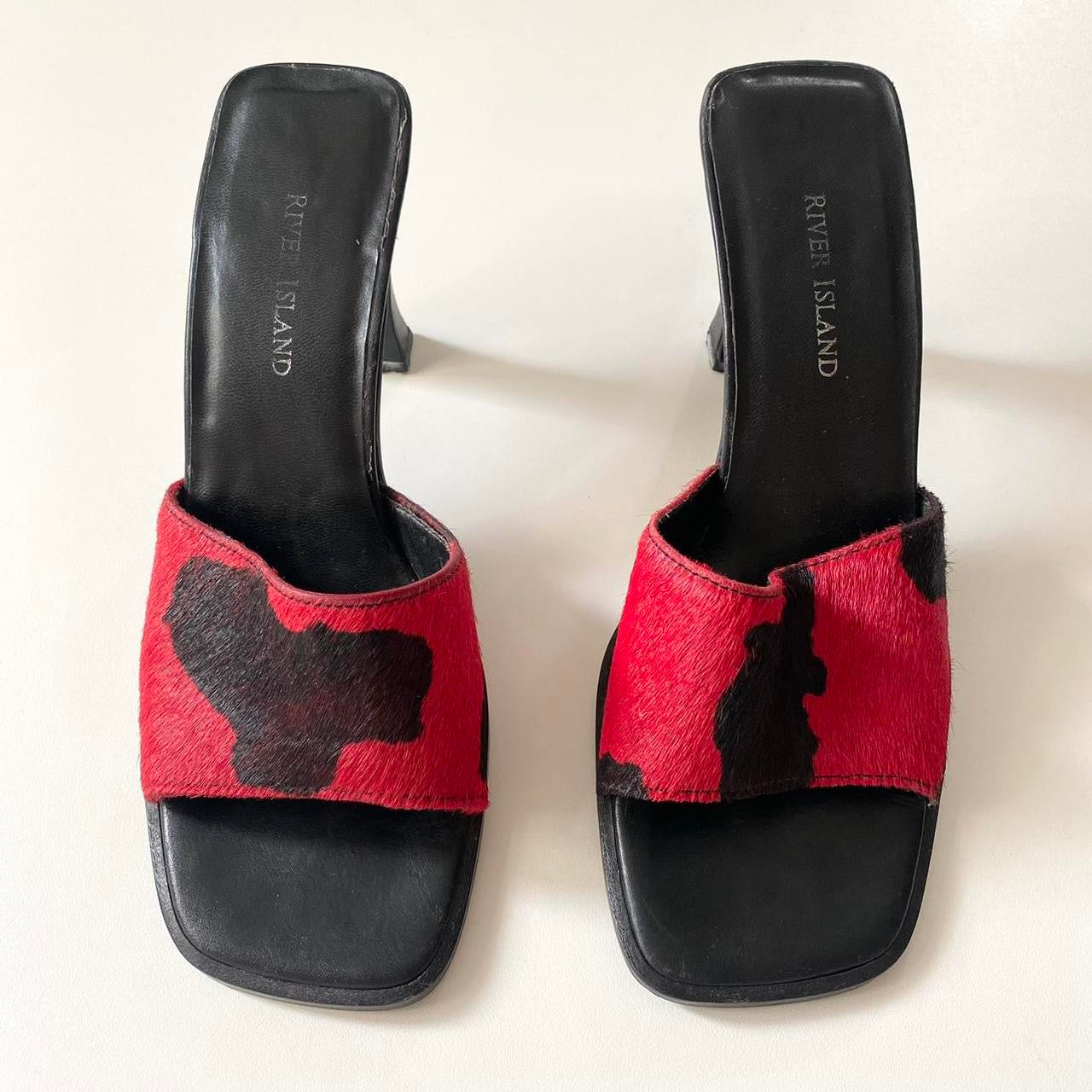 Vintage river island pony hair red & black animal print heels
Size 37