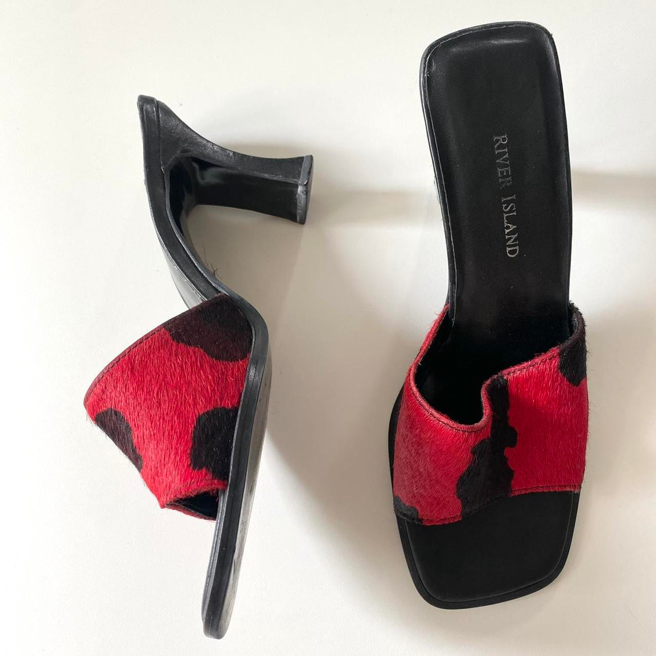 Vintage river island pony hair red & black animal print heels
Size 37