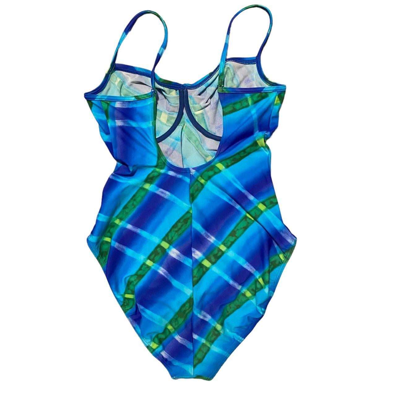 Vintage 1990s low back underwired swimsuit in blue & green
Looks like a C-D cup.
Old school Debenhams fits a size 12.