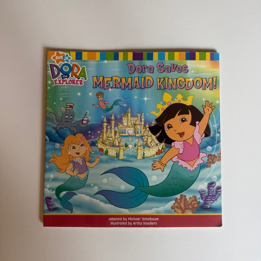 Vintage 2007 Dora the explorer book.