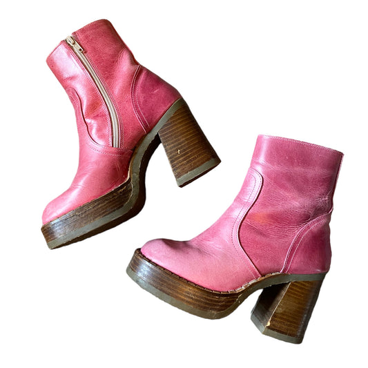 AMAZZZING! Vintage leather chunky platform pink ankle boots. 

Size 4.