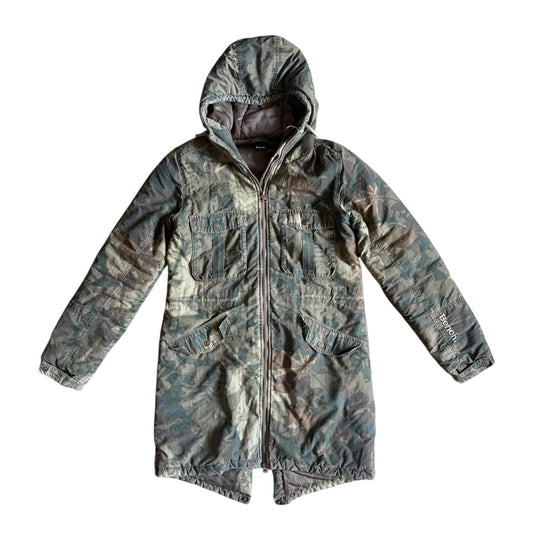 Vintage Y2K bench camouflage parka coat. Size M/ 10-12