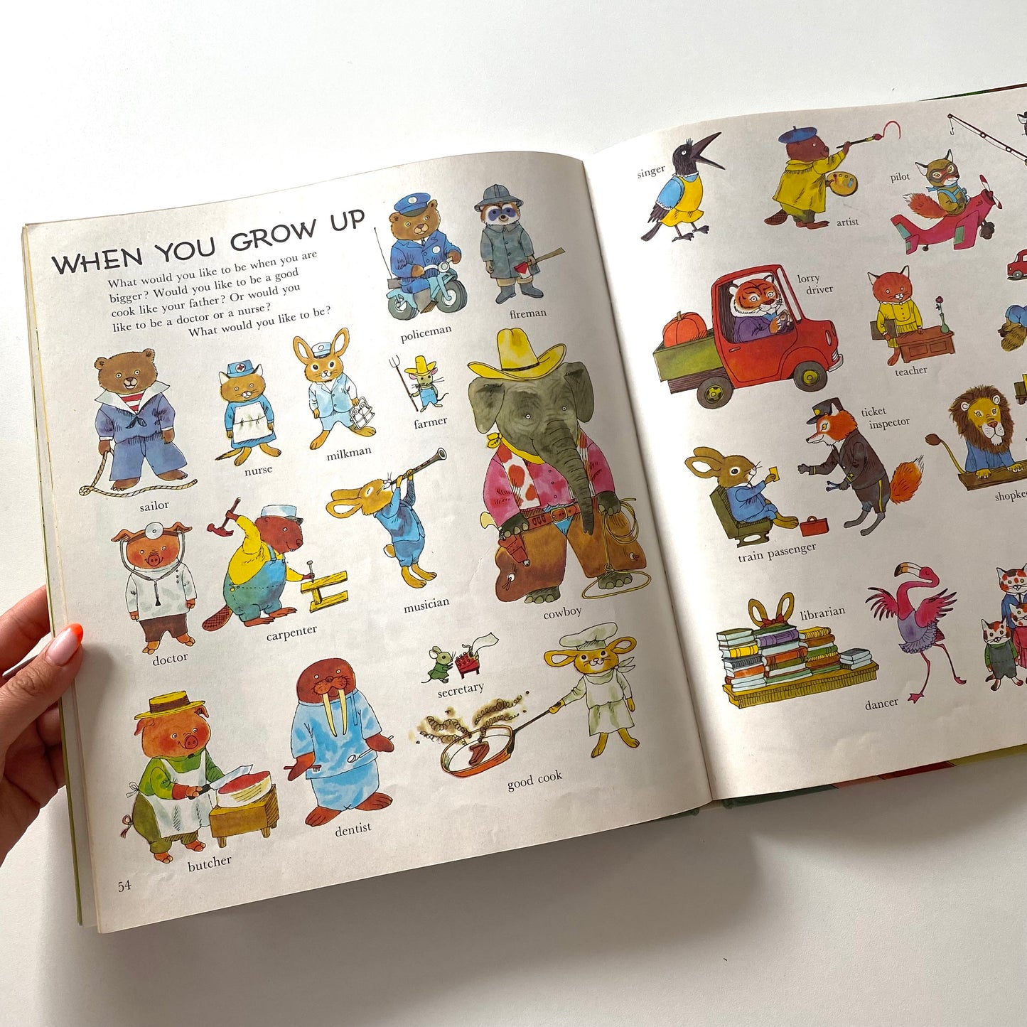 Vintage 1982 Richard scarry a4 book.