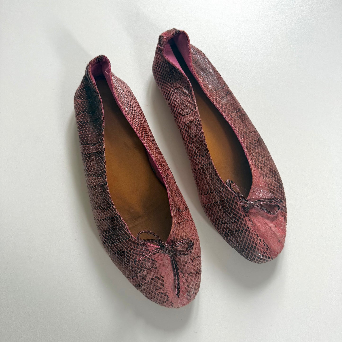 Vintage snake print pink ballet pumps. Size 4.