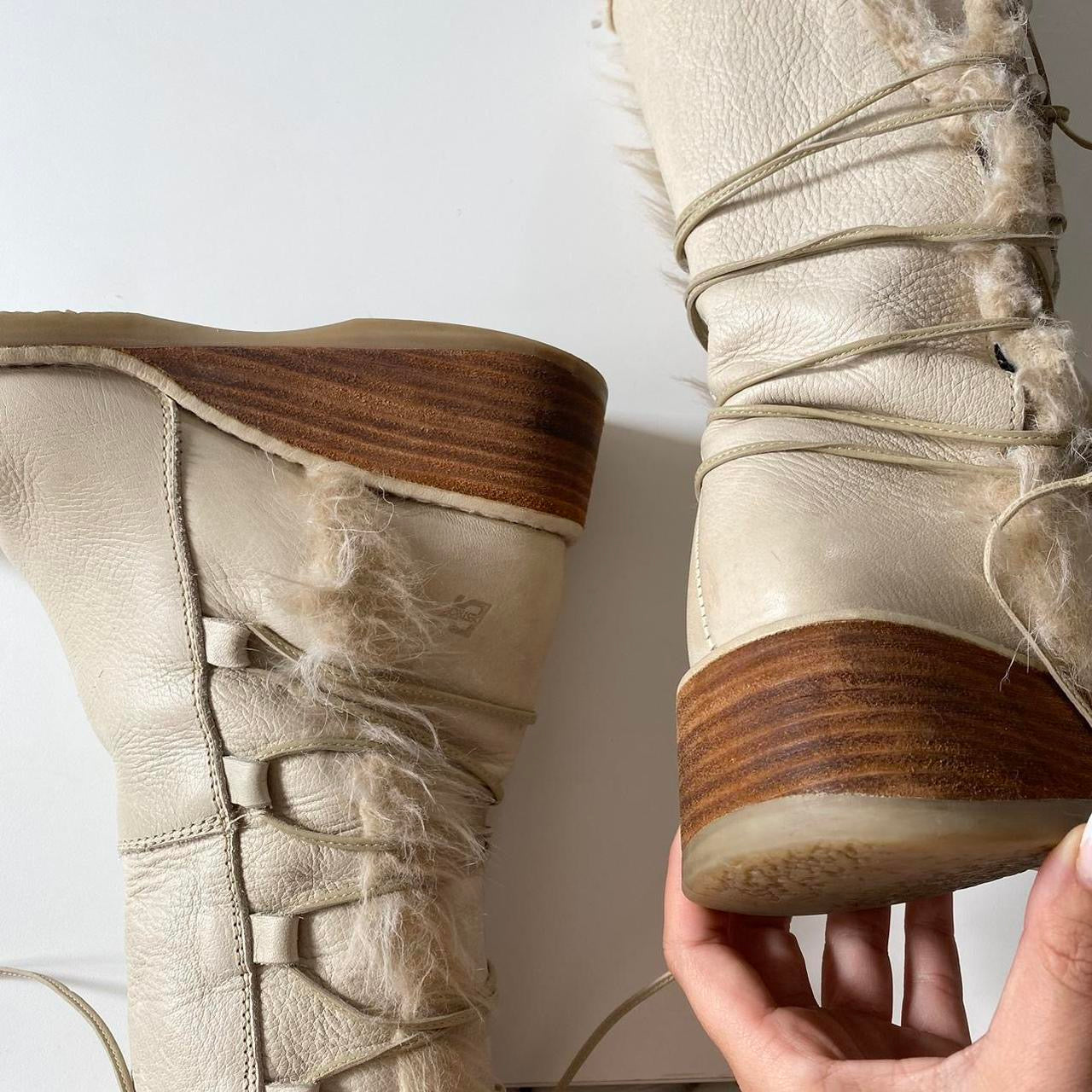 Vintage cream leather fur destroy boots. Size 37/4.