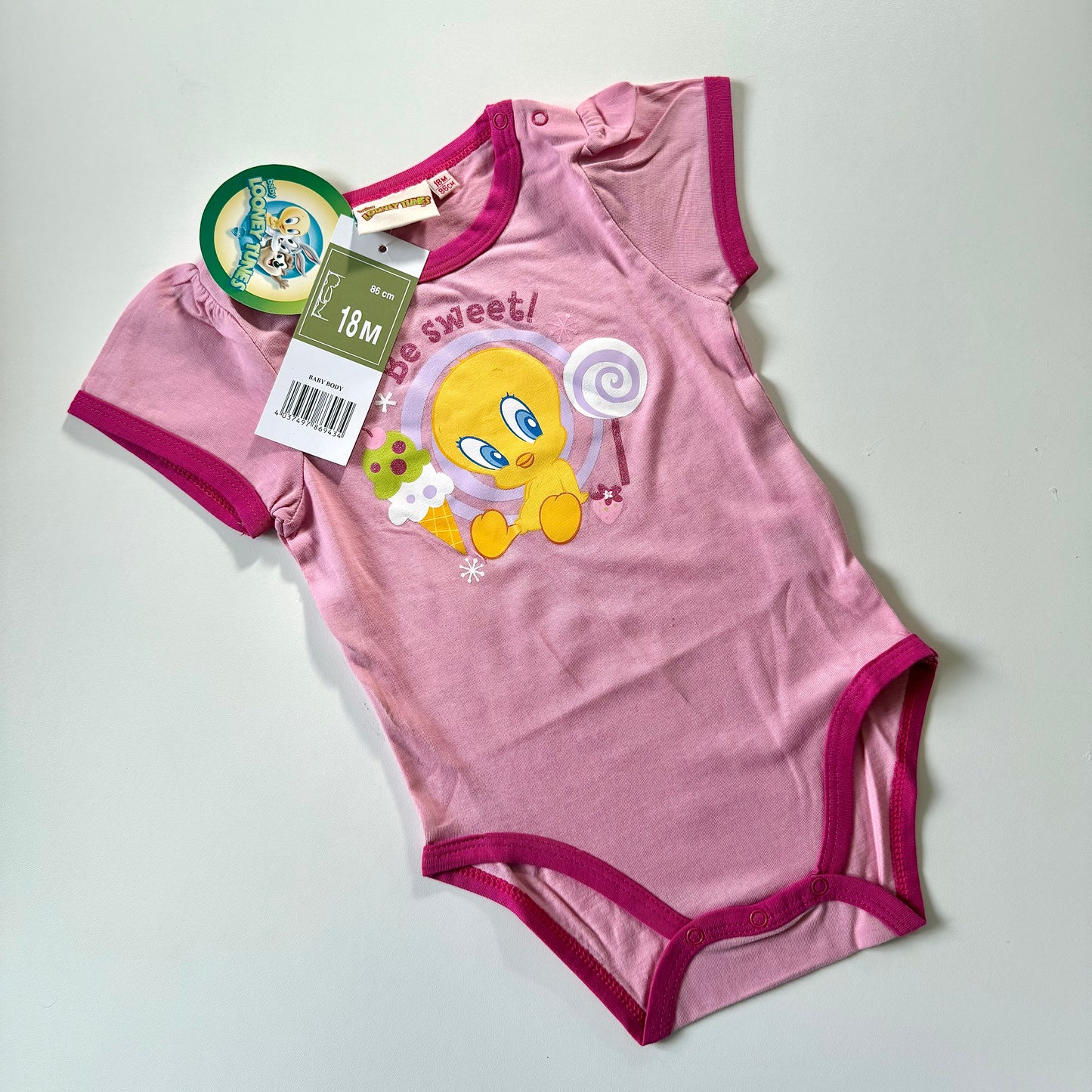 Looney tunes babygrow. Size 18M