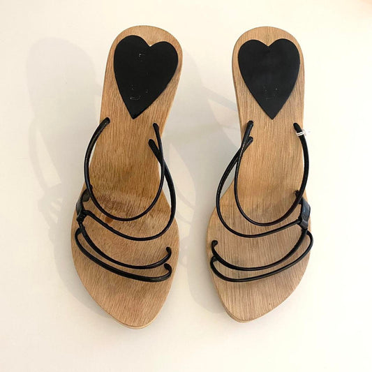 Vintage Y2K faith wooden heels
Rare find size 3