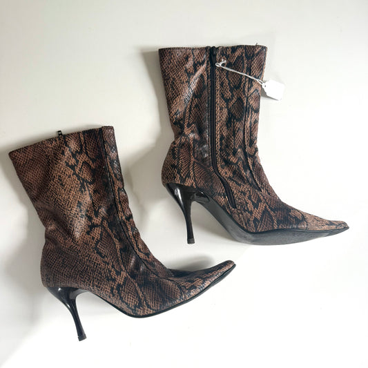 Y2K snake print brown pointed boots. Size 5