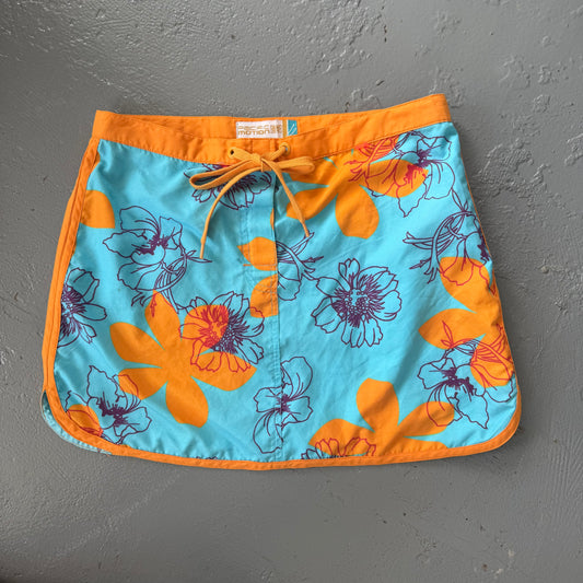 Vintage Y2K ‘pacific motion’ surfy beach skirt. Size 12 -14