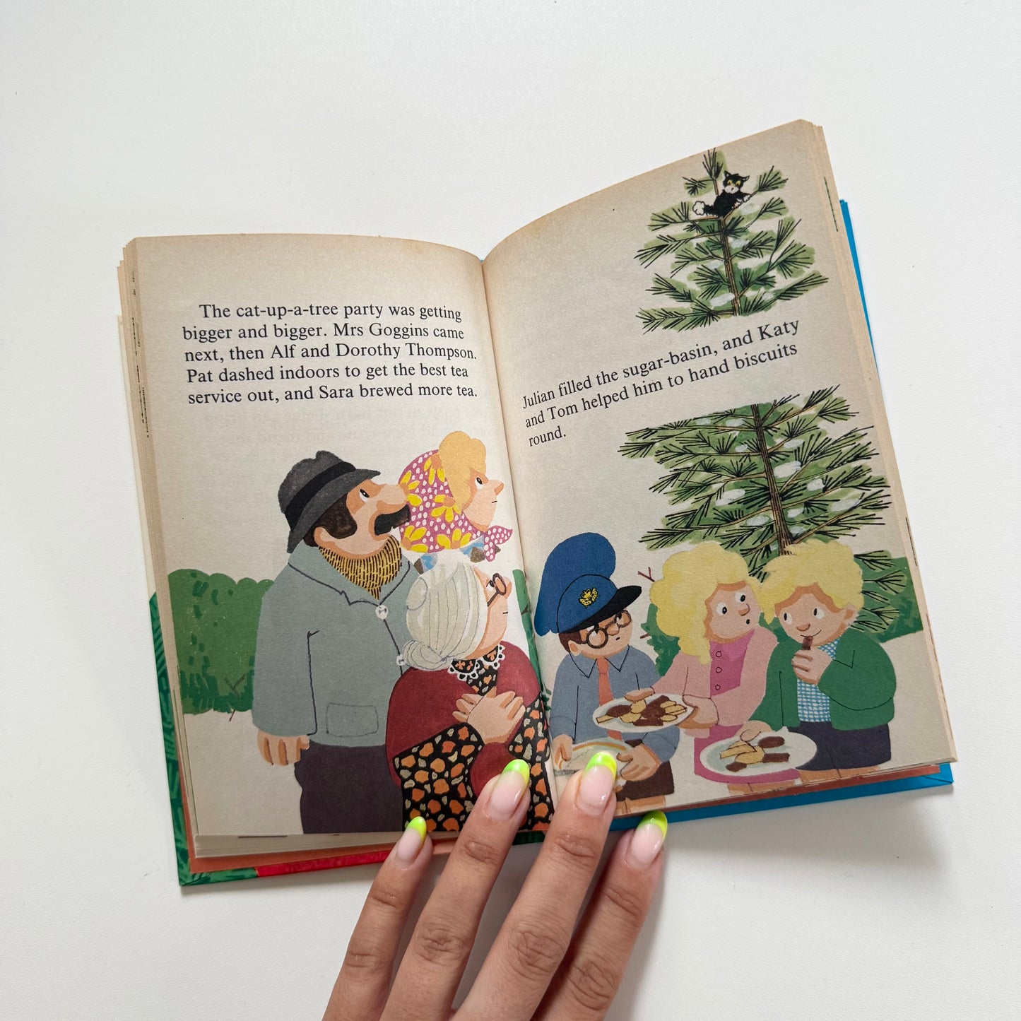 Vintage 1989 postman Pat book.