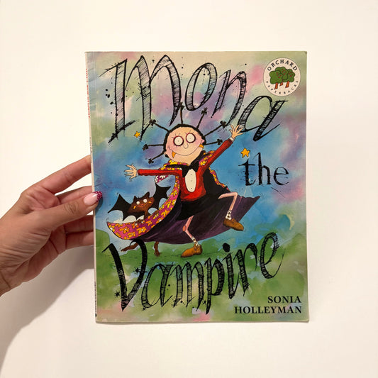 Vintage 1991 mona the vampire paperback book