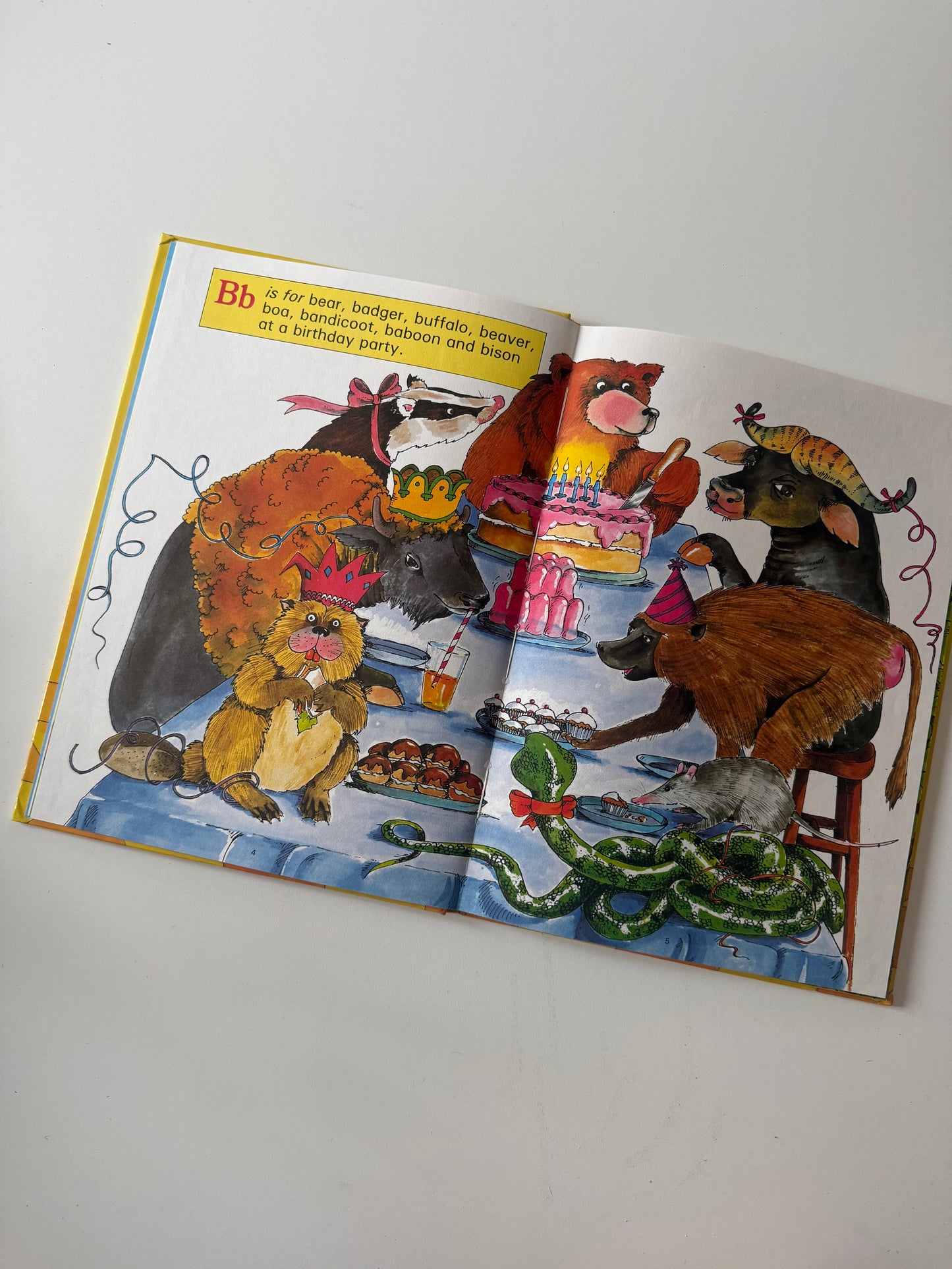 Vintage 1981 ladybird animal alphabet book.