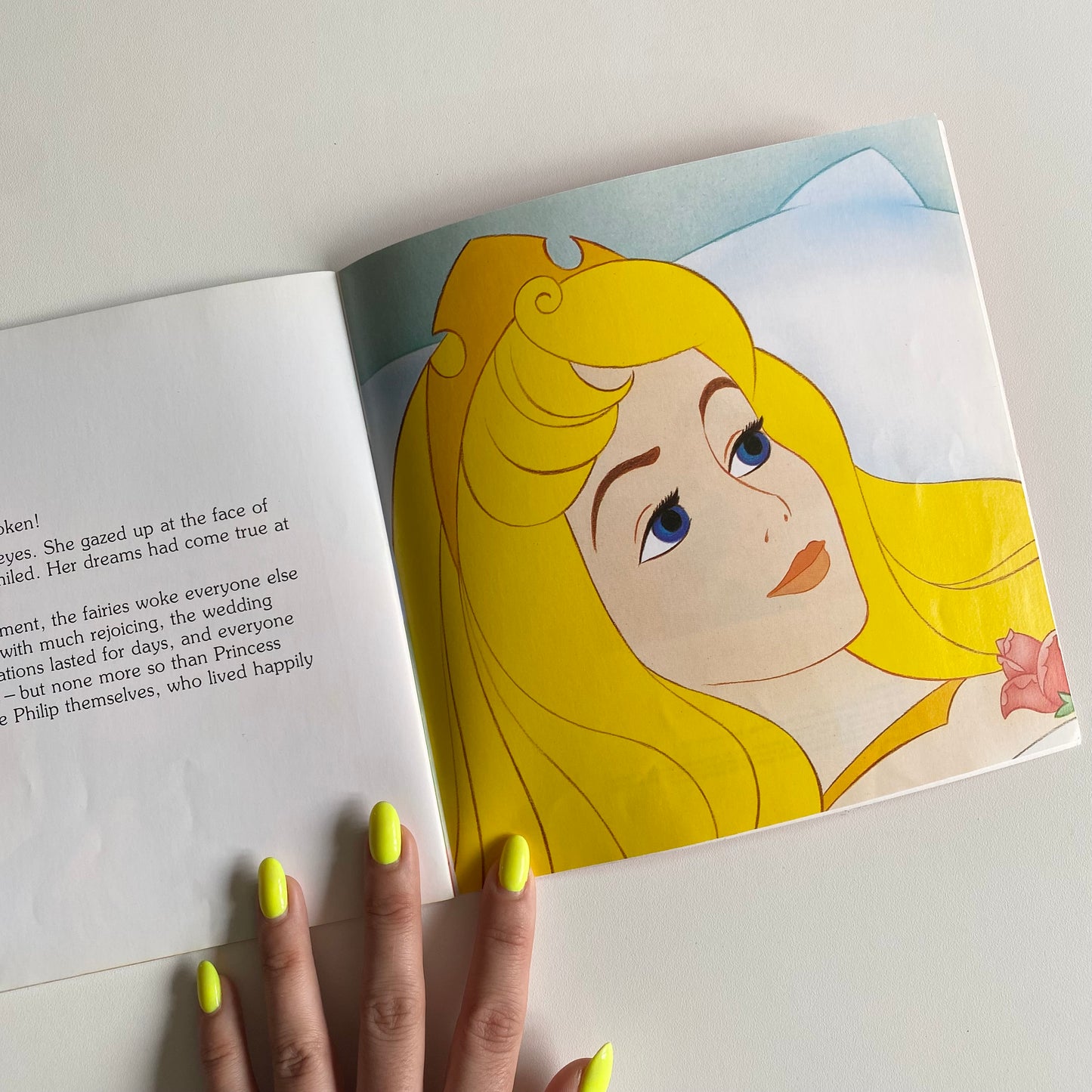 Vintage 1991 sleeping beauty paper back book