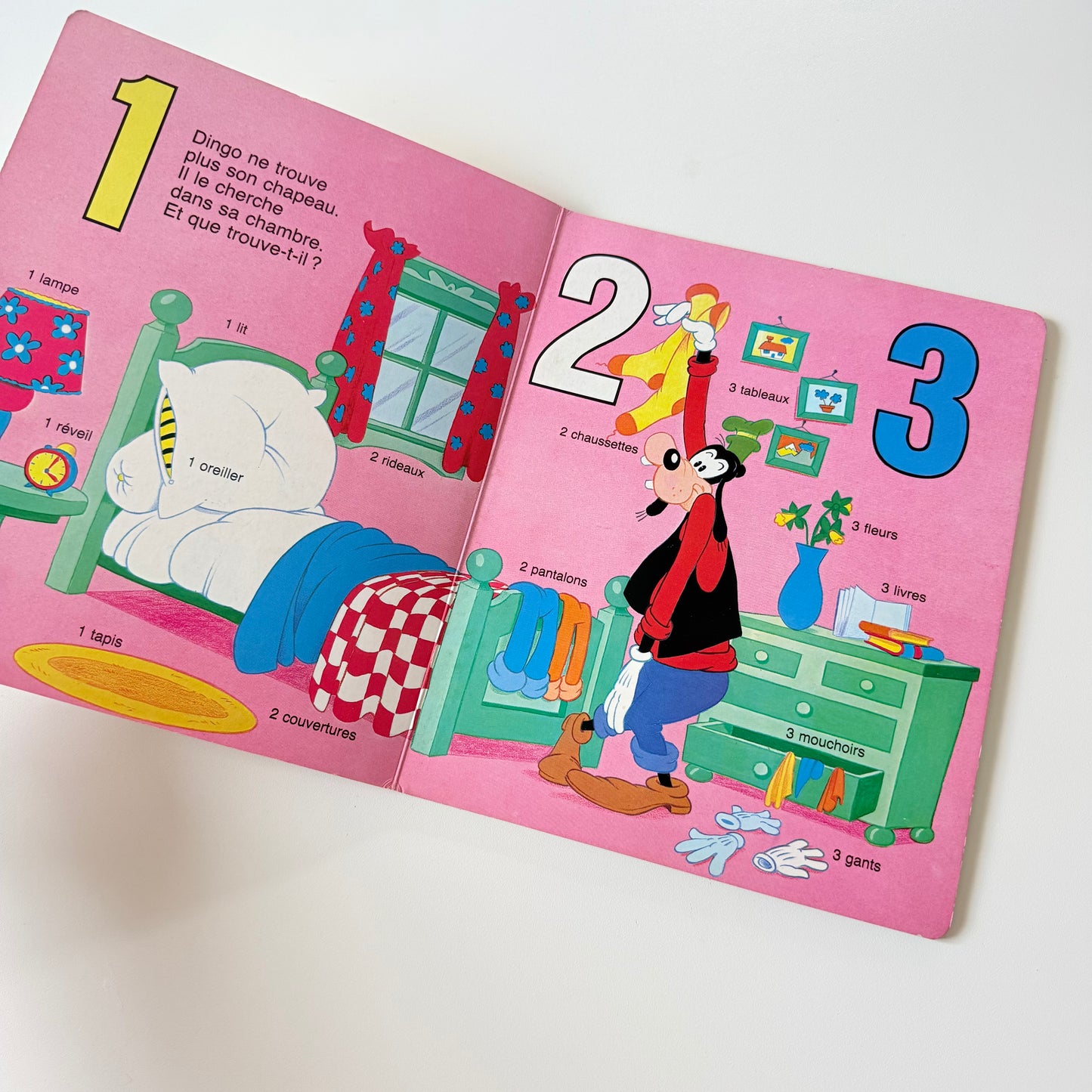 Vintage 1983 Walt Disney French book
