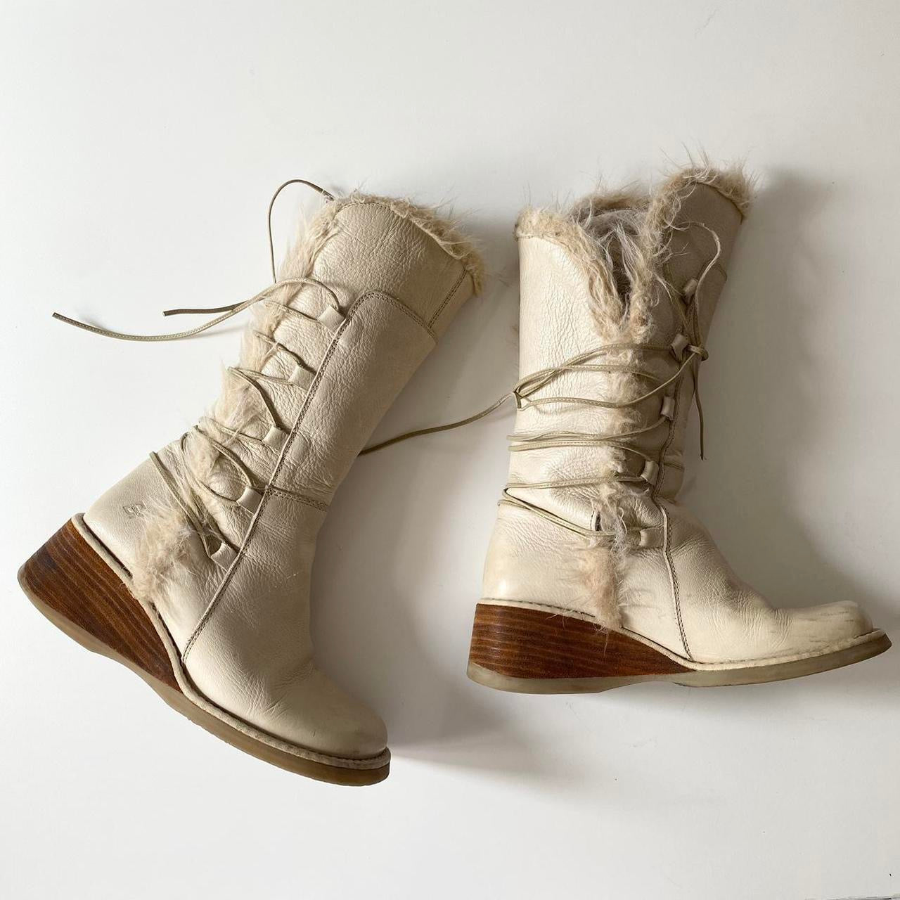 Vintage cream leather fur destroy boots. Size 37/4.