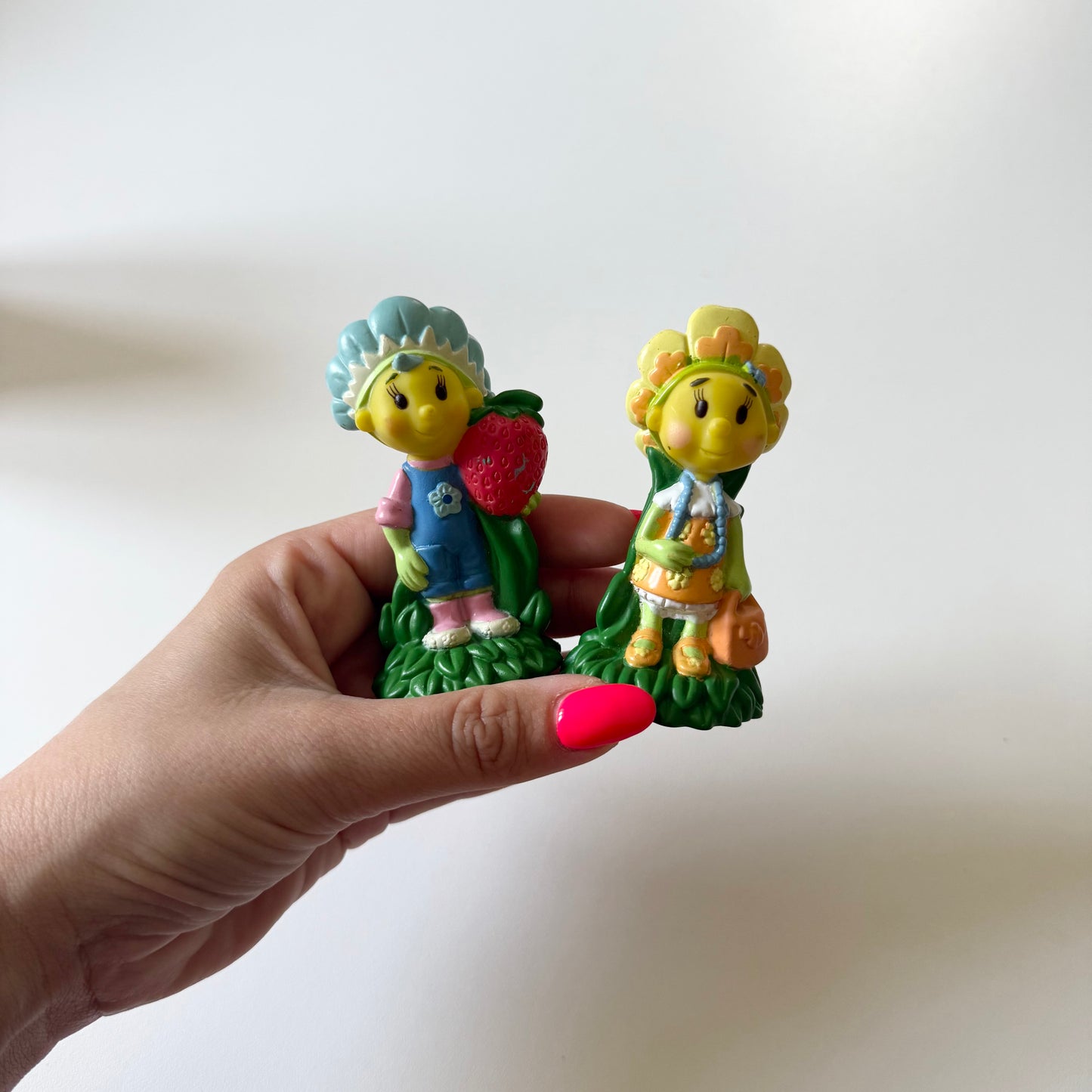 Fifi and the flower tots figures x 2