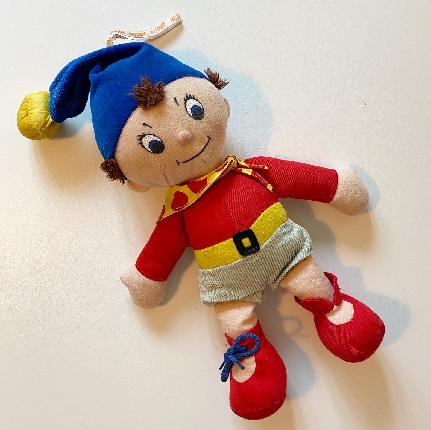 Original 1990’ boots Noddy soft toy. 🥹 Bell on his hat! Just needs some tlc & a new lace! 🫶🏽