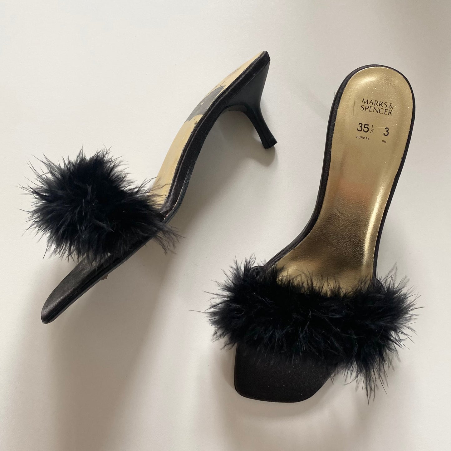 Vintage marks and Spencer’s fluffy kitten heels. Some signs of wear. Size 3