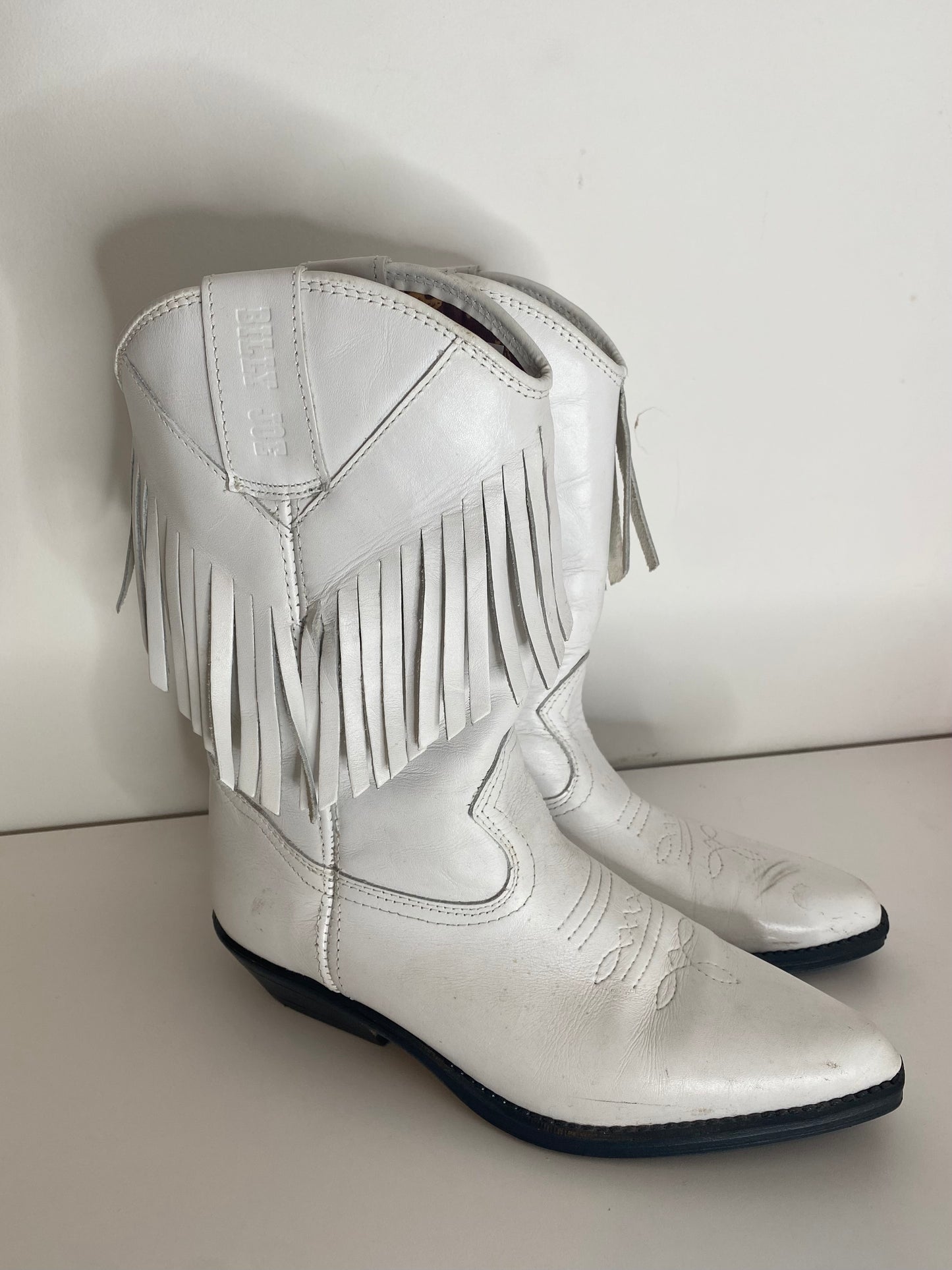 Vintage billy Joe white leather western cowboy boots. Condition as shown. Size 6.