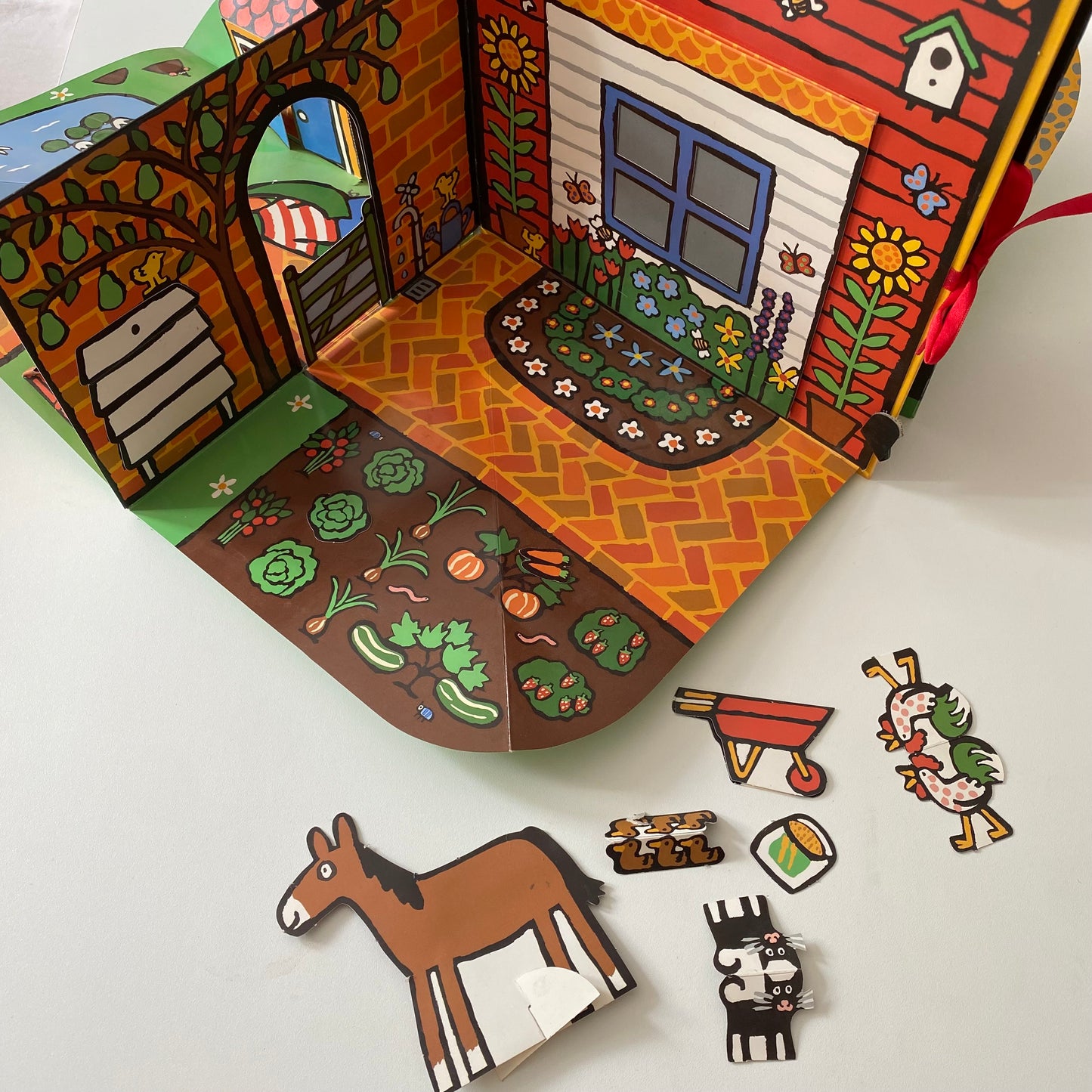 Maisys farm pop up and play book 2001