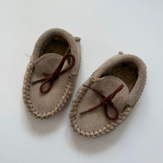 Vintage sheepskin slippers. Size 4/22