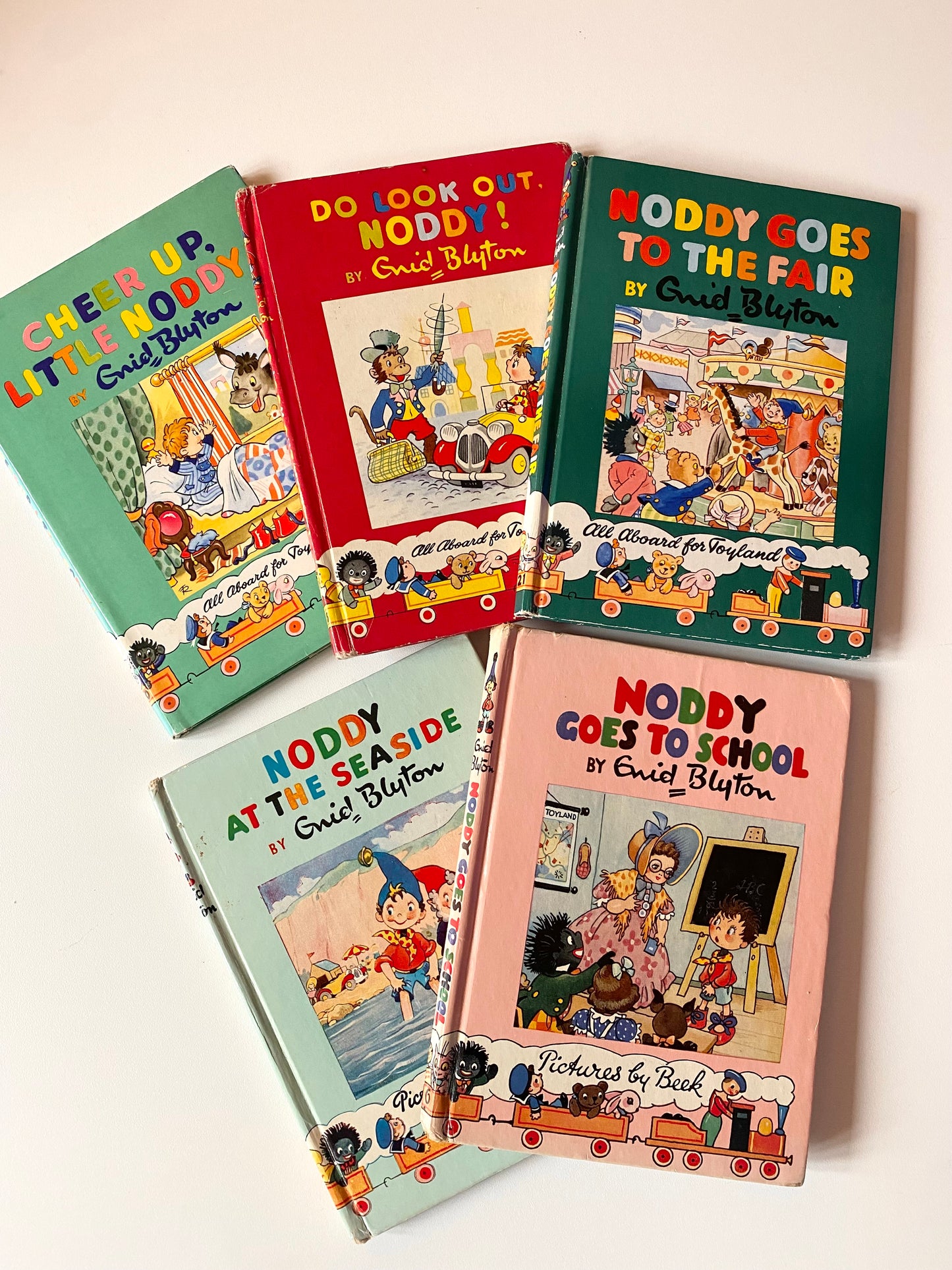 Set of 5 vintage Noddy books
