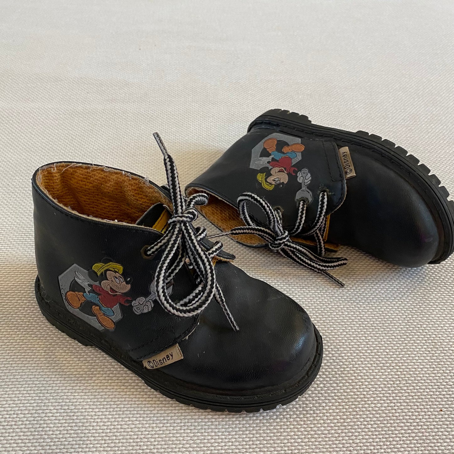 🖤 Vintage Mickey Mouse leather booties. UK7