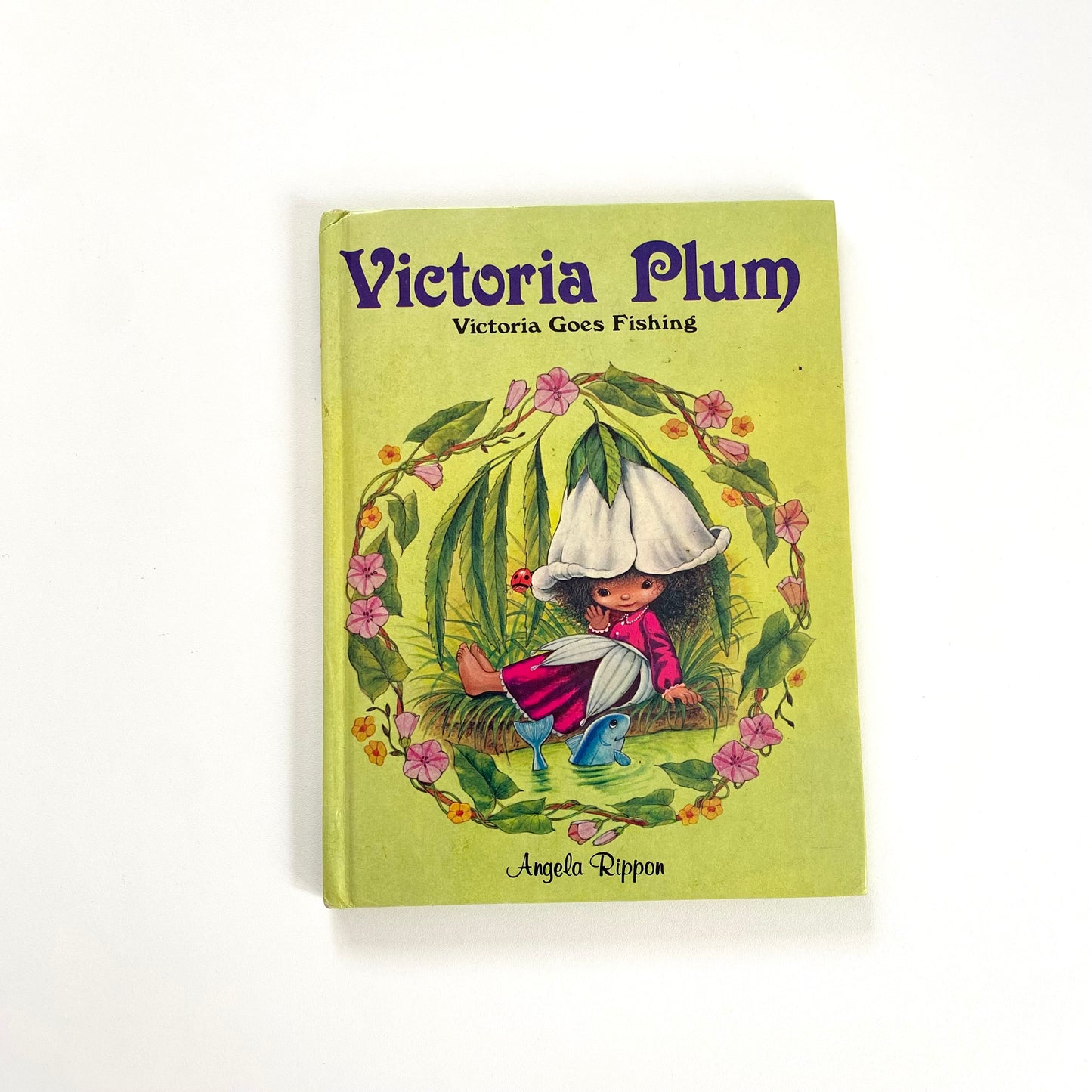 Vintage 1982 Victoria plum book