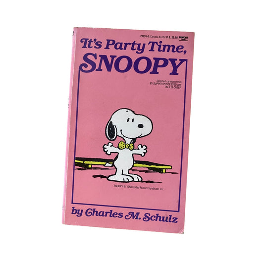 Vintage 1989 snoopy comic paperback book