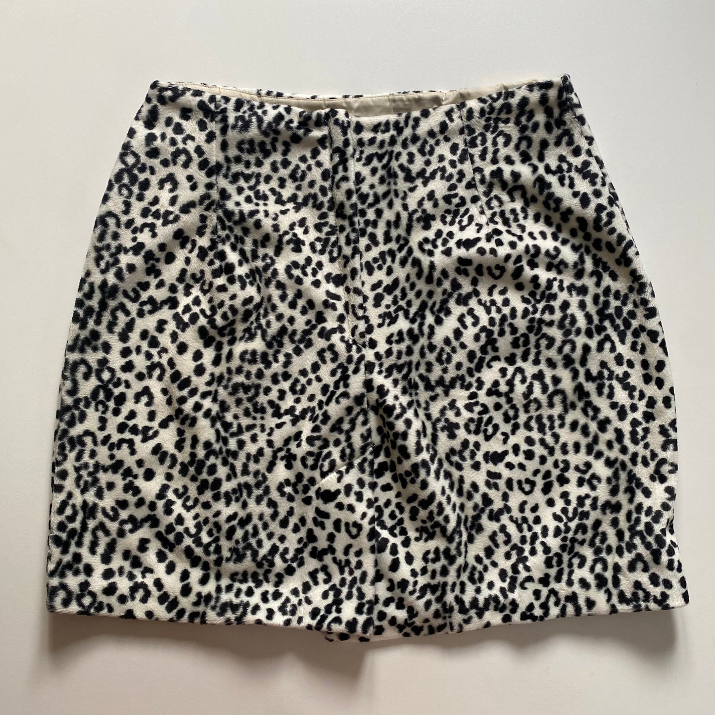 Vintage monochrome faux fur leopard print mini skirt . Size 8