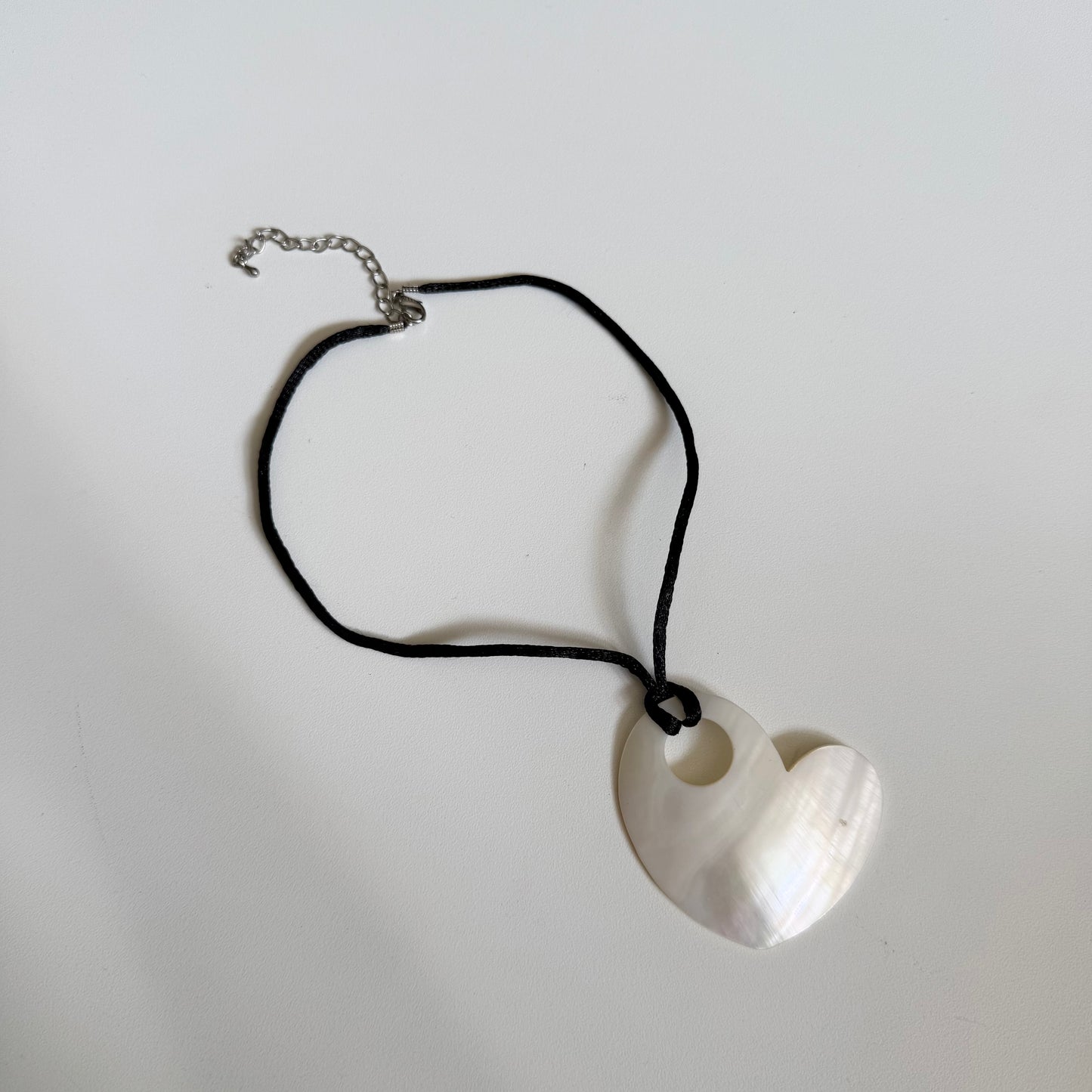 Vintage Y2K mother of pearl choker necklace