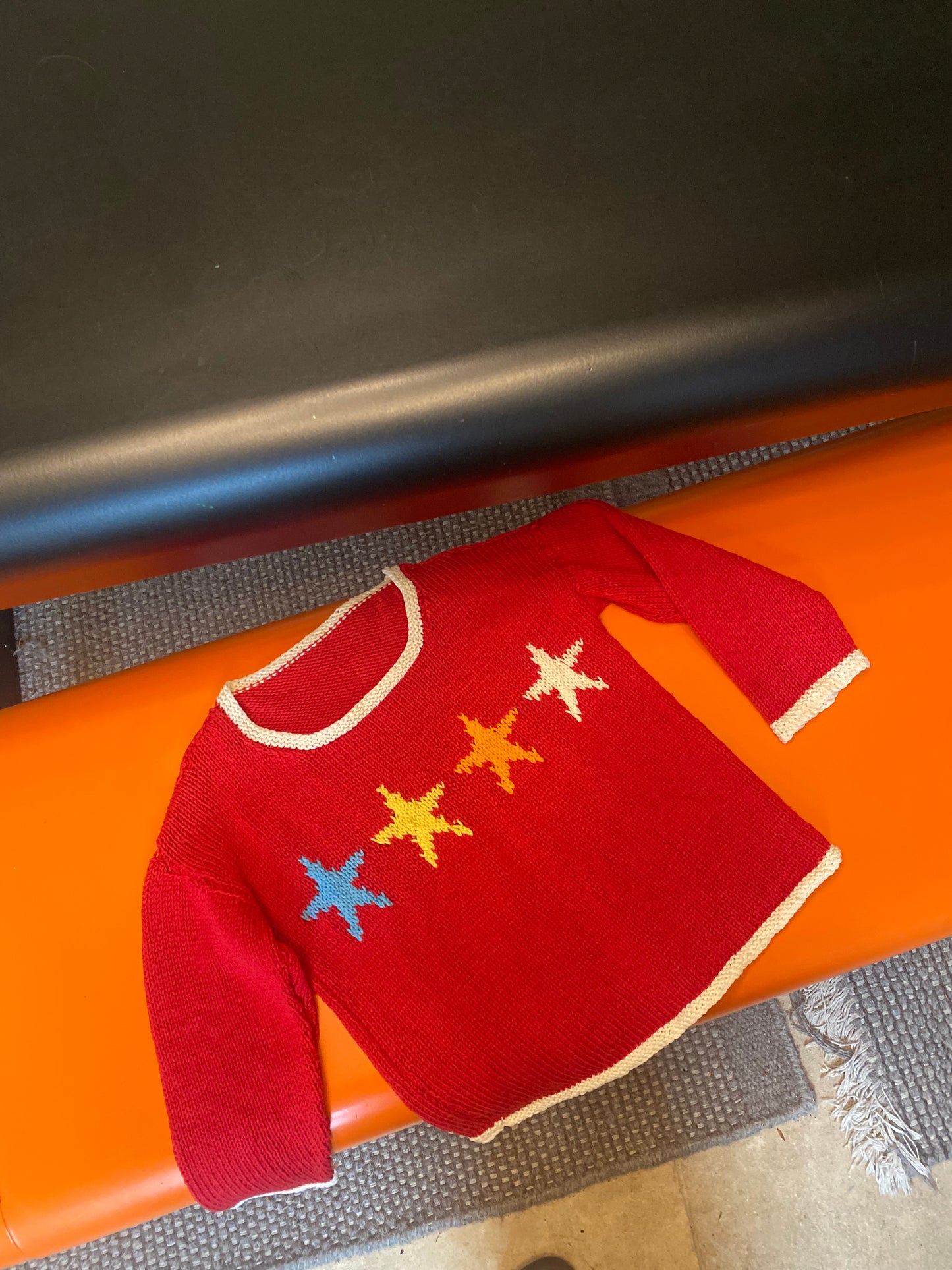 Knitted star jumper age 4/5 years