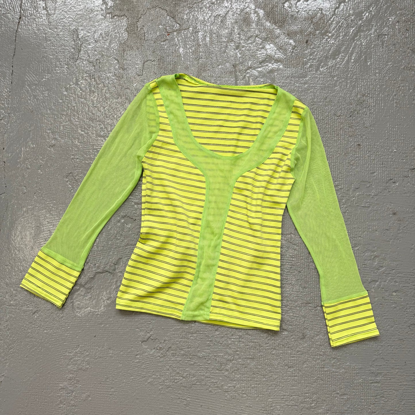 Vintage Y2K lime green mesh long sleeved top. Size 8.