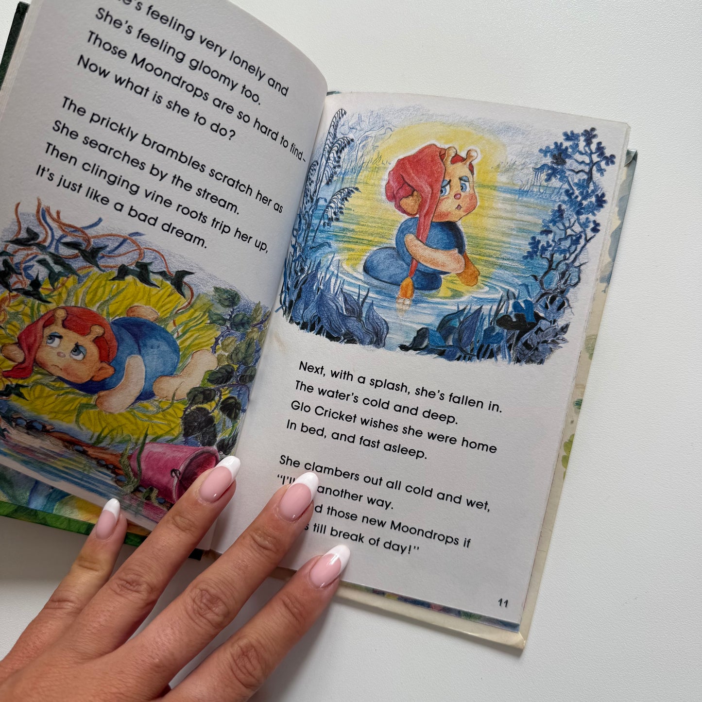 Vintage 1986 glo cricket book