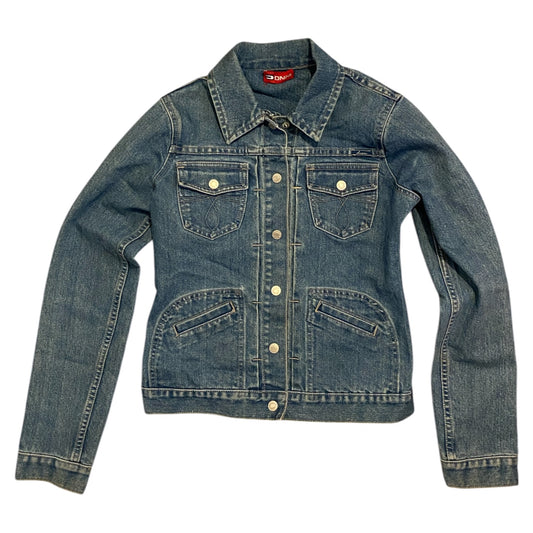 A classic, staple everyday 1990s ‘DNM’ vintage denim jacket with four frontal pockets. Size 8