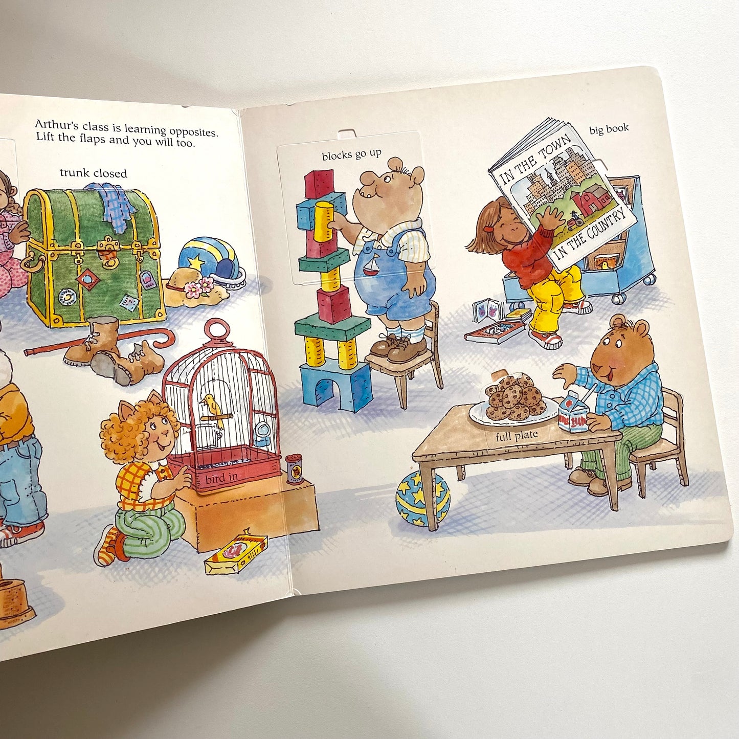 Vintage 1997 a4 hardback Arthur lift the flap book